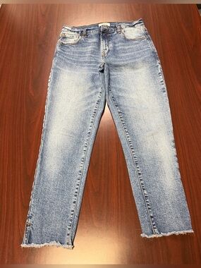 Kensie Light Wash Blue Cropped Straight Jeans